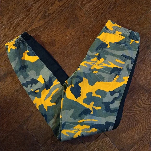 Camo style pants - Picture 2 of 3